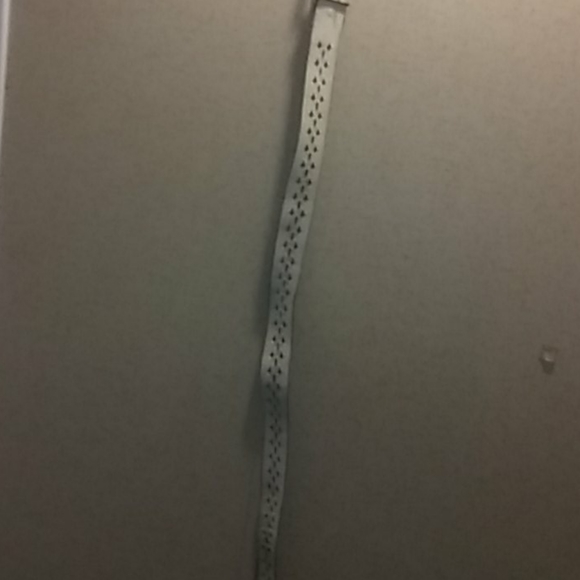 A belt - Picture 1 of 2